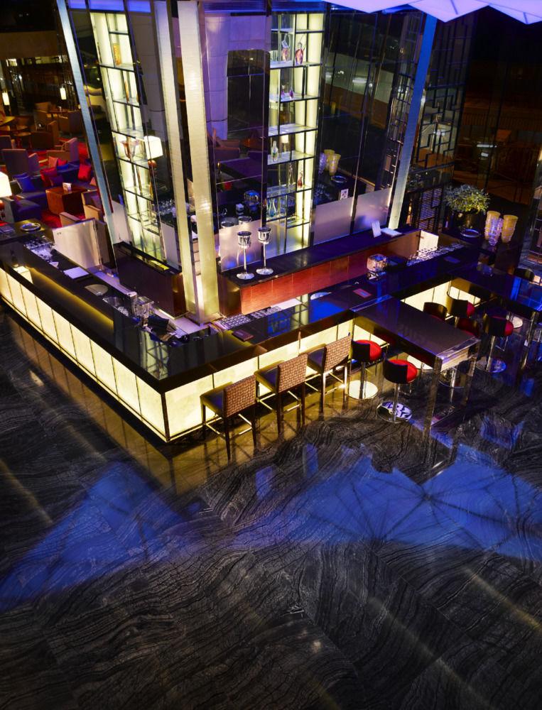 Hong Kong Skycity Marriott Hotel Exteriér fotografie The bar at the Mandarin Oriental, Munich