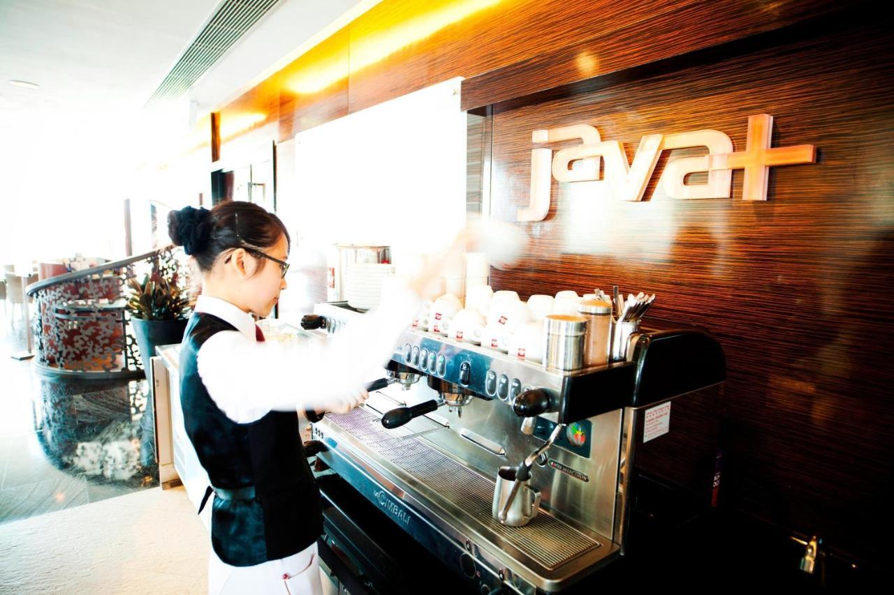 Hong Kong Skycity Marriott Hotel Exteriér fotografie A barista at work