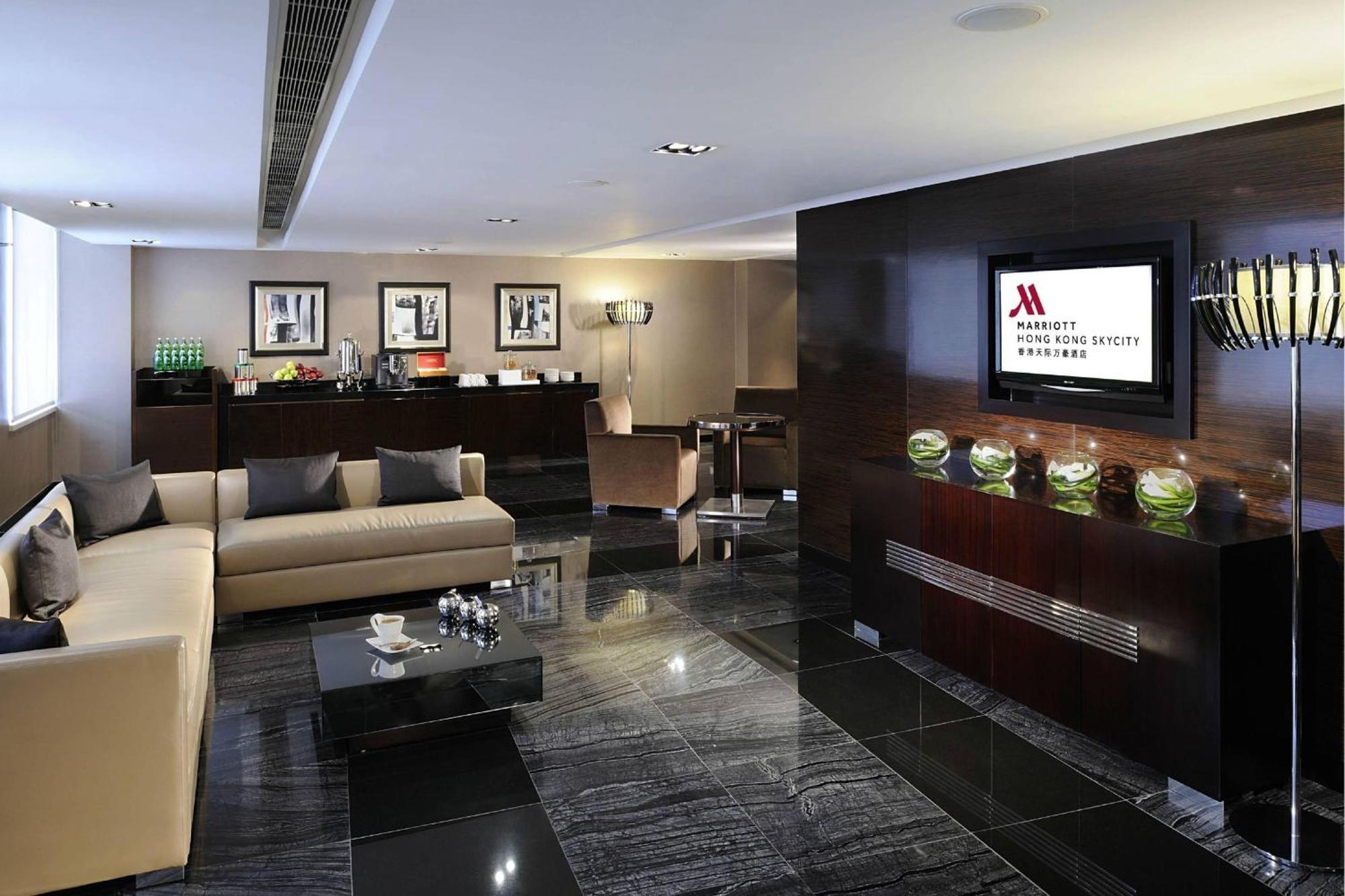 Hong Kong Skycity Marriott Hotel Exteriér fotografie The M Club lounge at Mumbai International Airport
