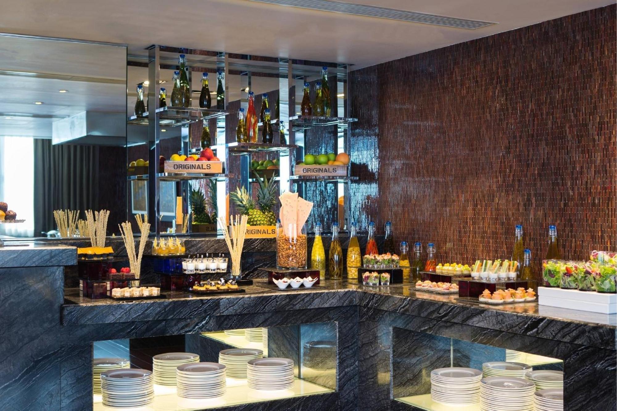 Hong Kong Skycity Marriott Hotel Exteriér fotografie A buffet at a hotel