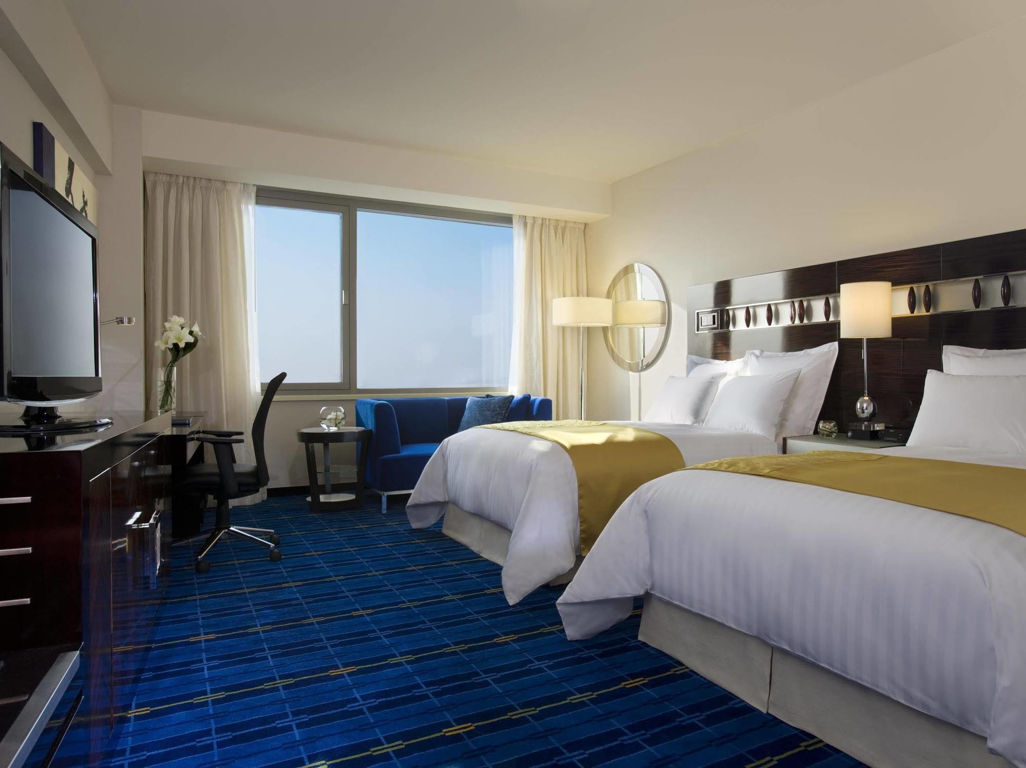 Hong Kong Skycity Marriott Hotel Pokoj fotografie A guest room at the Westin Palace Madrid